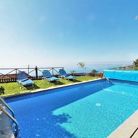 Santa Cruz With Private Heated Pool Santa Cruz (Madeira)