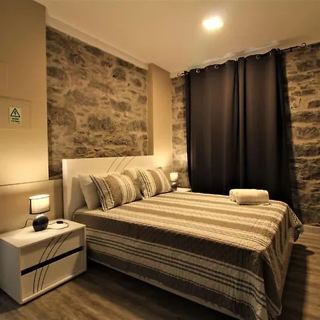 Santa Cruz With Private Heated Pool * Santa Cruz (Madeira)