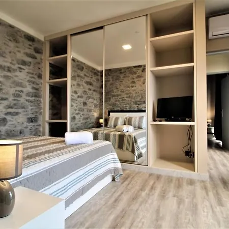 Santa Cruz With Private Heated Pool * Santa Cruz (Madeira)